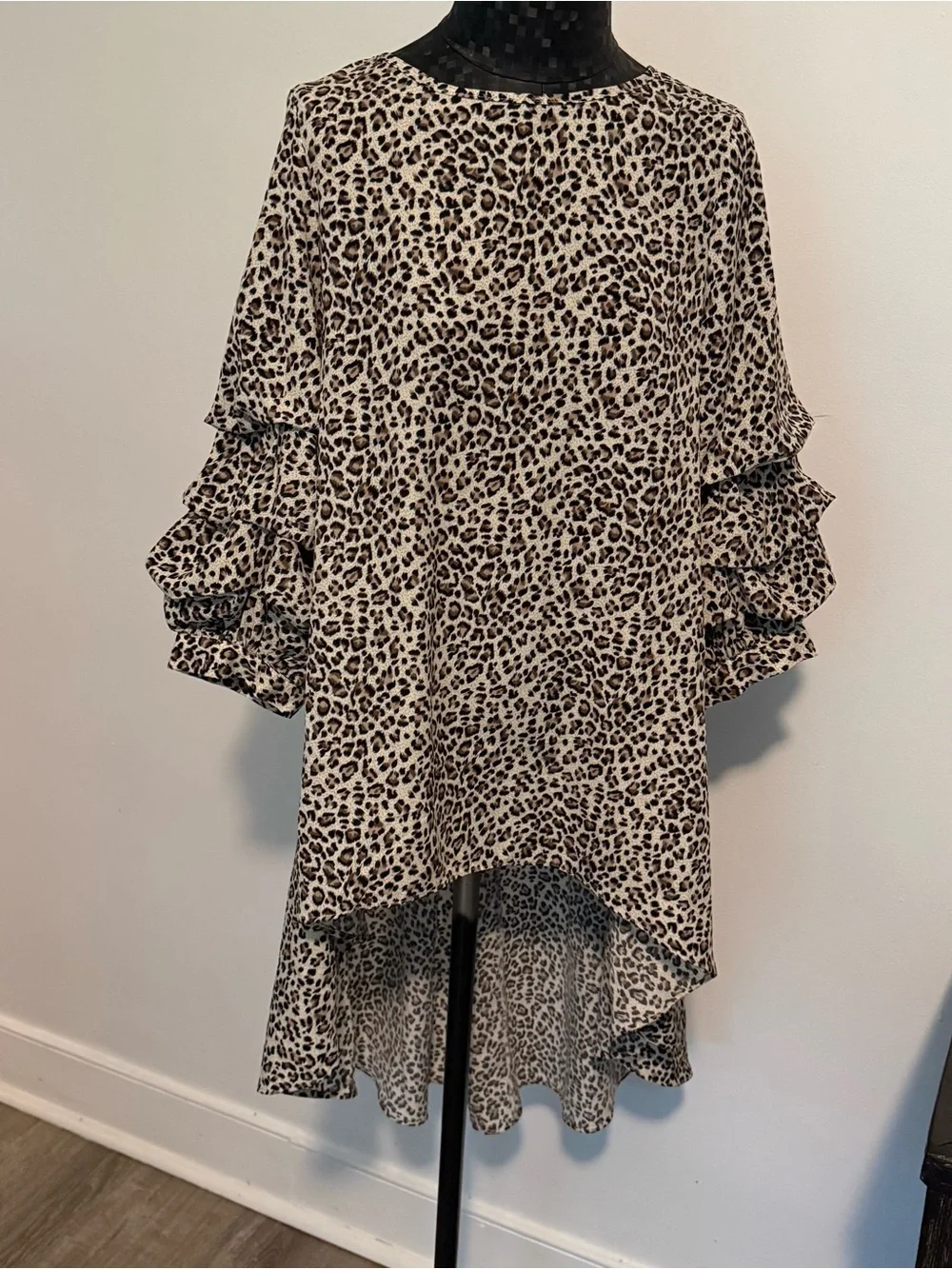 P Luca Milano Adorable high low top w/three quarter length sleeves with gathers - Picture 2 of 11